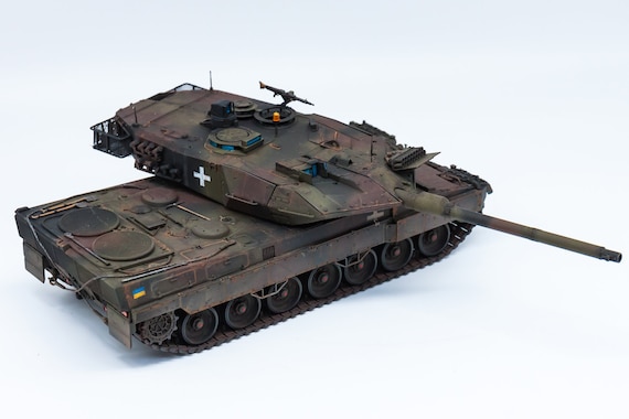 ドイツ軍 レオパルト2A6（ウクライナ仕様）主力戦車 1/35 タミヤ