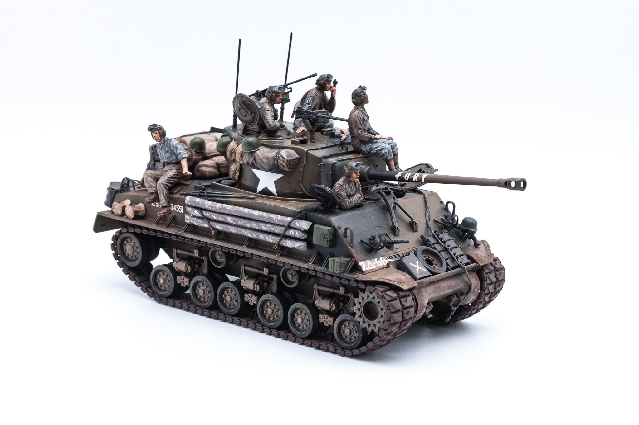 映画FURY風　シャーマン戦車　M4A3E8 完成塗装済 映画『フューリー』に登場するシャーマン戦車3両。M4A3E8(76