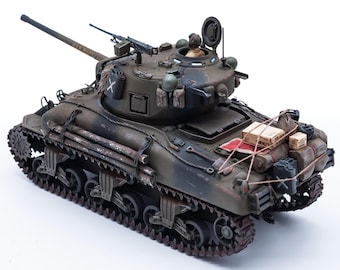 映画『フューリー』に登場するシャーマン戦車3両。M4A3E8(76