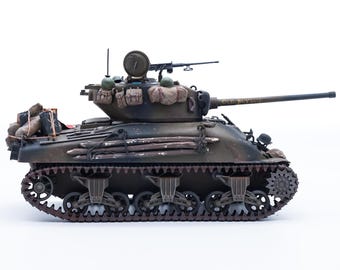 映画『フューリー』に登場するシャーマン戦車3両。M4A3E8(76