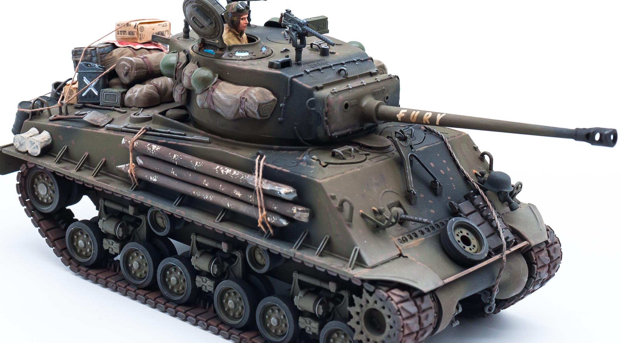 映画『フューリー』に登場するシャーマン戦車3両。M4A3E8(76