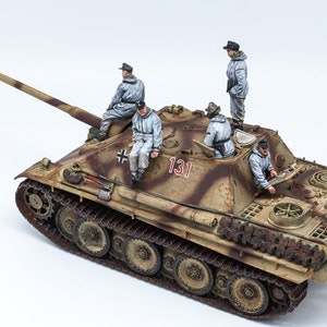 German Sd. Kfz. 173 Jagdpanther with winter crew painted 1/35 Tamiya scale model