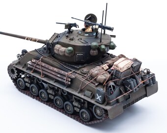 映画『フューリー』に登場するシャーマン戦車3両。M4A3E8(76