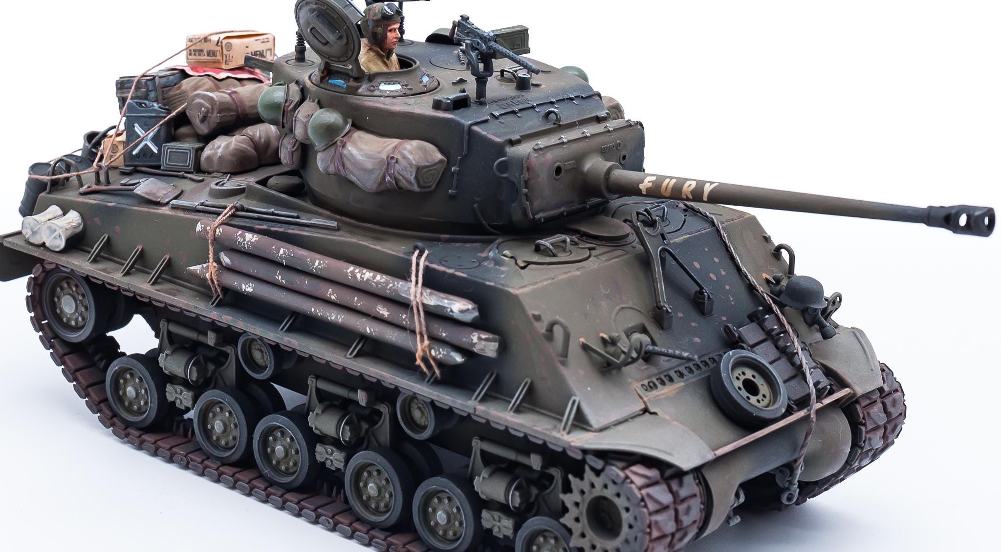 映画『フューリー』に登場するシャーマン戦車3両。M4A3E8(76
