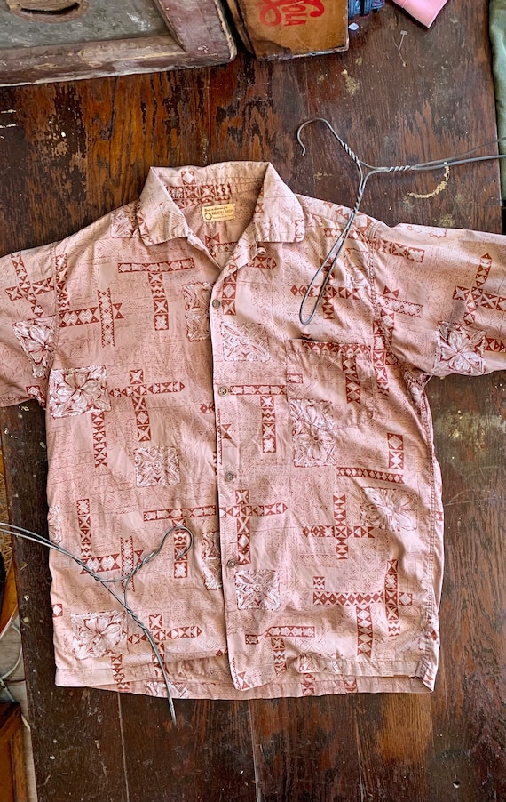 Vintage 1950s 1960s Loop Collar Hawaiian Shirt Lar