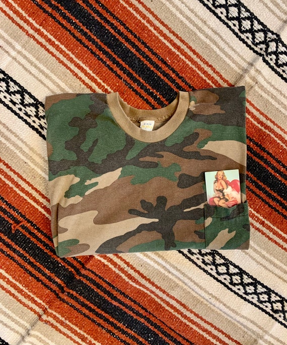 XL Vintage 1980’s Camouflage Pocket T Shirt - image 1