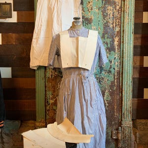 Antique 1930s Nurse Uniform Dress Medium 10