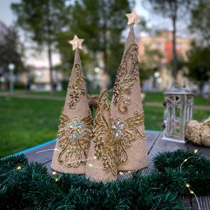 Elegantes conos de yute con joyas para Navidad: juego de 3 piezas o individual / Decoración navideña hecha a mano / Embalaje personalizado listo para regalar