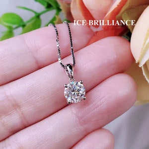 Certified 1 Carat Round Brilliant VVS Moissanite Diamond Solitaire