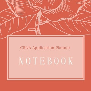 Peut inclure: Une couverture de carnet orange corail avec un dessin au trait blanc d'une fleur de magnolia. Le texte "CRNA Application Planner Notebook" est imprimé en blanc sur la couverture.