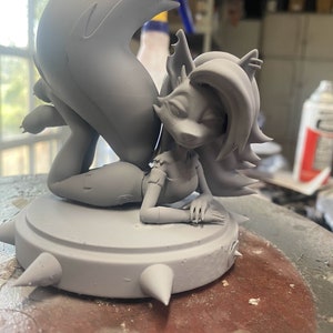 Loona figure