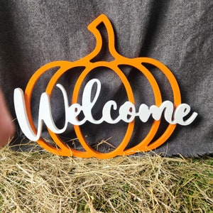 Letrero de CALABAZA para puerta de OTOÑO, letrero de BIENVENIDA con corona, porche, madera, madera 3D personalizada, letrero de decoración de otoño, blanco y naranja