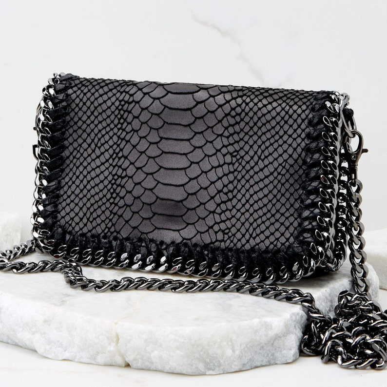 Designer Leather Handbag with Chain Reptile Skin Effect Luxury Modern Classy Purse Crossbody Flap Open Boxy Clutch Evening Bag Black