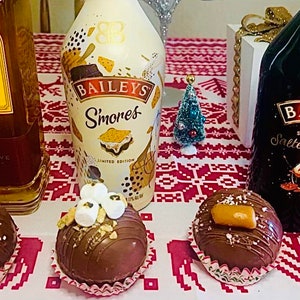 Baileys Infused Hot chocolate bombs, hot chocolate bombs, Christmas gift, hot cocoa bombs, milk chocolate, peppermint, caramel,