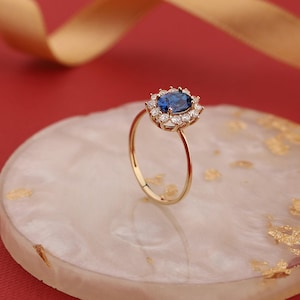 Elegant Oval Blue Sapphire Ring in 14k Gold with Diamond Halo – Timeless Vintage Style Engagement Ring or September Birthstone Gift