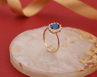 Elegant Oval Blue Sapphire Ring in 14k Gold with Diamond Halo – Timeless Vintage Style Engagement Ring or September Birthstone Gift