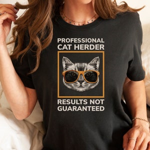 Lustiges Katzen T-Shirt, &quot;Cat Herder, Results not Guaranteed&quot;, Super für Katzenliebhaber