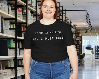 Camiseta divertida para programadores: Linux me llama y debo programar.