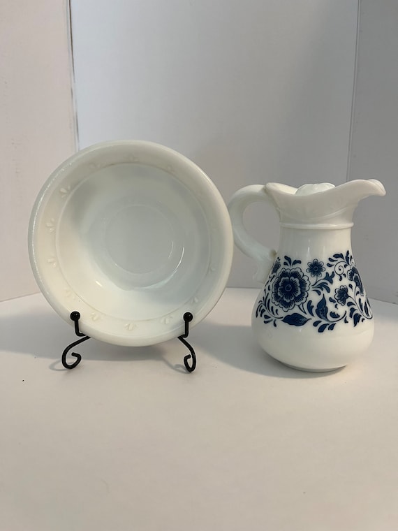 avon tiffany lamp decanter Gem