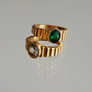 Vergoldete grobstrick Ringe | Stapelbare gewichtete Edelstahlbasis | Zirkonia Smaragd und Diamant Gem |