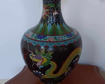 15 1/2 '' Cloisonné Emaillé vase with 2 dragons.