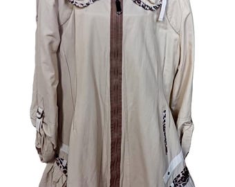 Casaco trench coat com capuz bege MAKSAR com detalhes em estampa de leopardo. Tamanho 38.