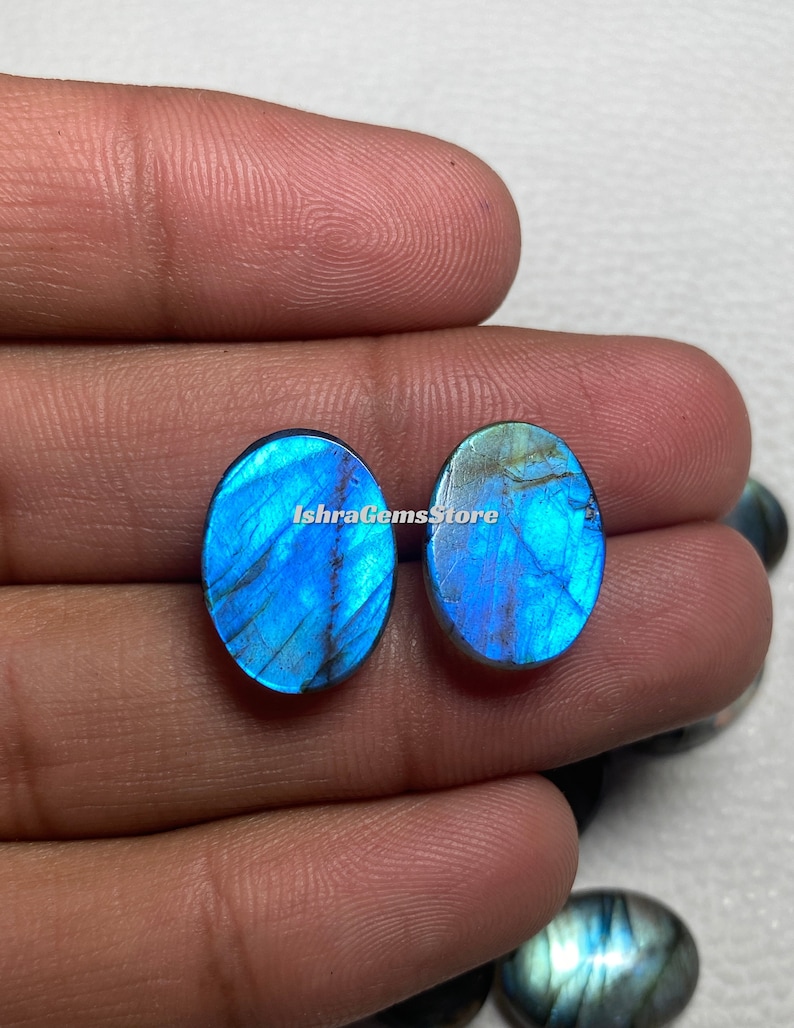 Pietra preziosa sciolta cabochon di forma ovale labradorite di qualità meravigliosa, dimensioni: 6x8 MM. 20x30MM. Bellissima labradorite blu fuoco per gioielli. immagine 8