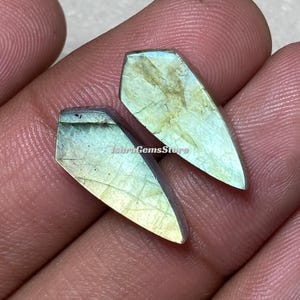 Vibrant Labradorite Gemstone in Kite Shape - Perfect for Jewellery Making - Various Sizes Available - 8x20 - 10x30 MM Double-Sided Flat