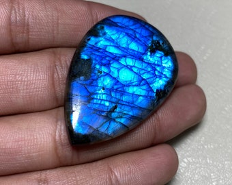 Fabuleux !!! Cabochon de labradorite flash bleu fabriqué à la main, taille de pierre précieuse - 32,50 x 48 x 6,50 mm. Forme poire pour la fabrication de tous les bijoux. !!