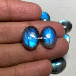 Pietra preziosa sciolta cabochon di forma ovale labradorite di qualità meravigliosa, dimensioni: 6x8 MM. 20x30MM. Bellissima labradorite blu fuoco per gioielli. immagine 2