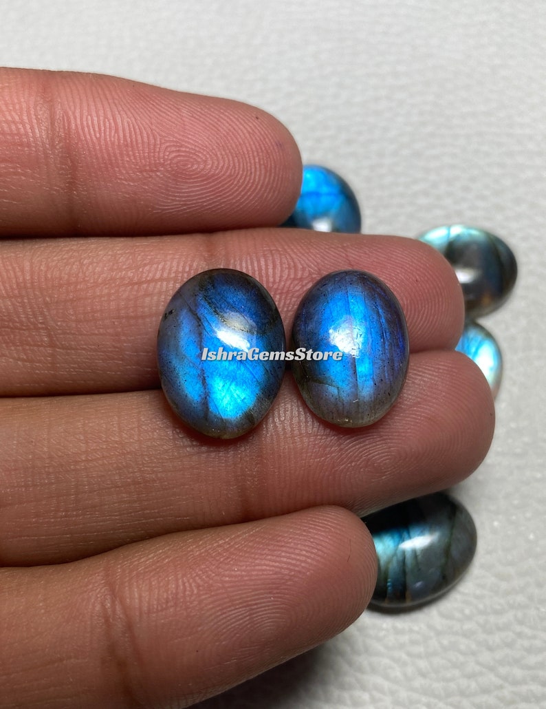 Cabochon en labradorite de forme ovale de merveilleuse qualité, taille de pierre précieuse en vrac 6 x 8 mm. 20x30 MM. Belle labradorite de feu bleue pour bijoux. image 2