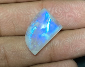 Remarquable !! Magnifique cabochon de pierre de lune arc-en-ciel blanc flashy bleu, taille de pierre précieuse polie lisse : 13,50 x 20 x 7 mm. Forme fantaisie pour bijoux..