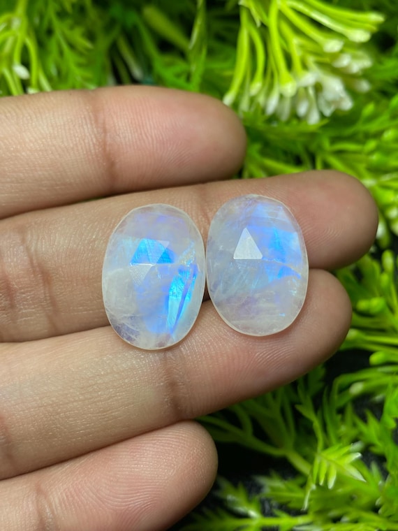 青くは光る！レインボームーンストーンたん！ 2つのレインボームーン