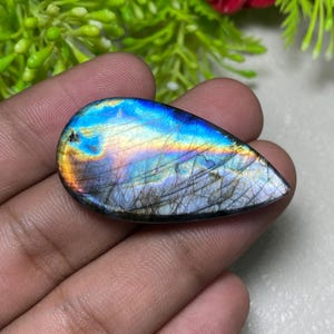Päronformad spektrolit labradorit cabochon, sällsynt lila flash ädelsten, platt baksida sten