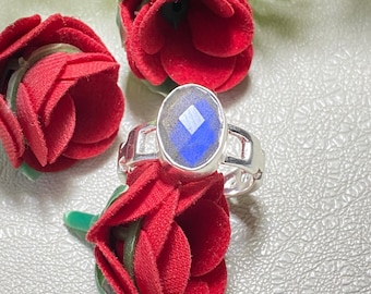 神秘的なラブラドライトリング - 925スターリングシルバー、調節可能な