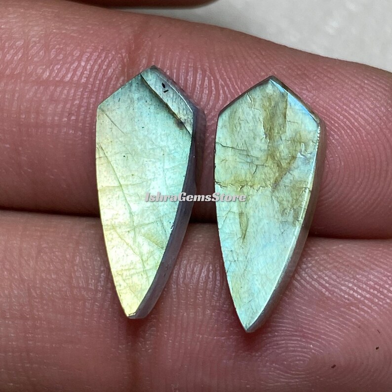Vibrant Labradorite Gemstone in Kite Shape - Perfect for Jewellery Making - Various Sizes Available - 8x20 - 10x30 MM Double-Sided Flat