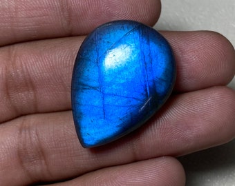 Attrayant ~ Cabochon de labradorite bleu flashy multicolore en forme de poire, taille de pierre précieuse - 24 x 32 x 8 mm. Au prix de gros pour les bijoux. !!