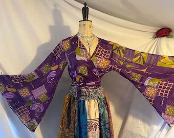 Amethyst Lila Glockenärmel wrap over tie vorne top shrug Boho Hippy fairy core sari handgemacht fair trade lebendige fließende cover up one size