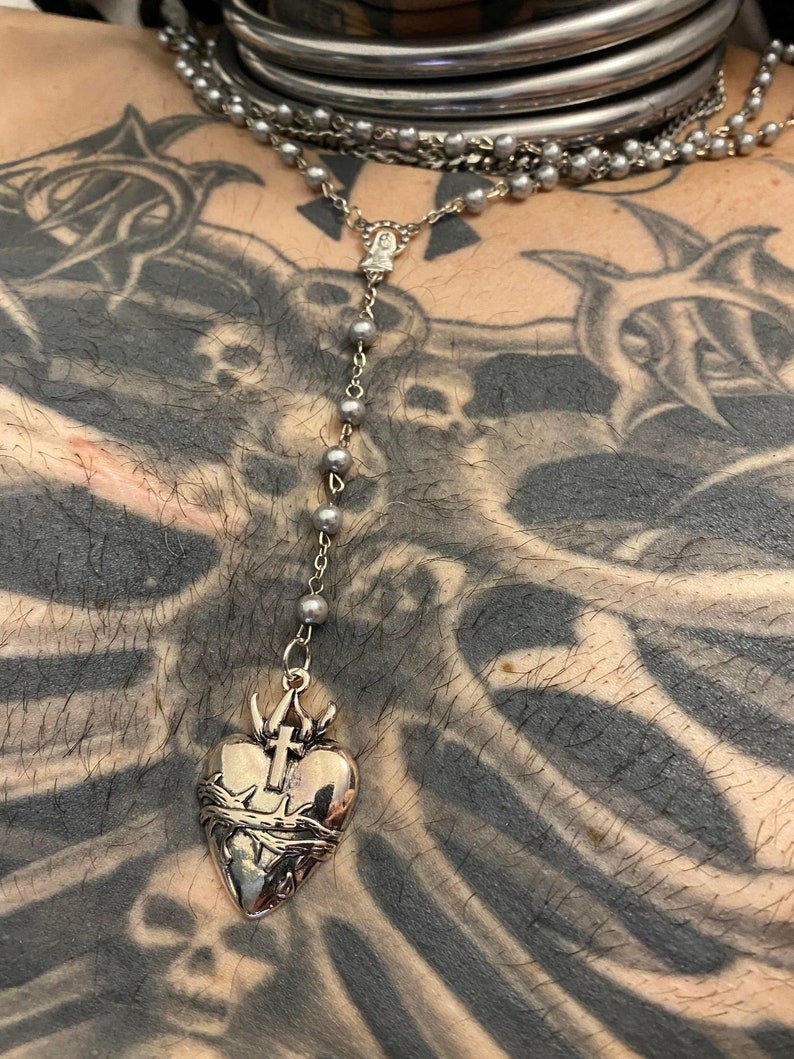 Handgemachte sakrilegische religiöse brennende Herz Silber gothic goth doom schwarzes Metall Rosenkranz Halskette Gebet für die Toten Perlen Dead Valentine Bild 10