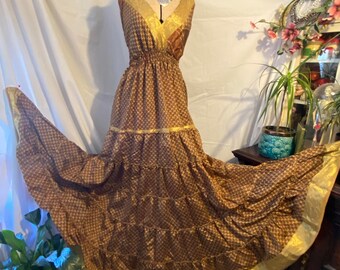 Braunes Ditzy retro schöne recycelte Sari Göttin Layer Maxi Kleid handgemacht Fair Trade Boho Kleid Hippy Festival Sommer Hochzeit 12-18