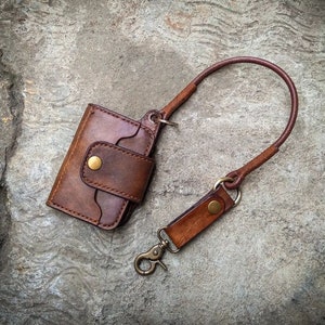 Cartera de motociclista de cuero marrón, Cartera pequeña plegable natural, Cartera sencilla para hombres, Cartera de motorista de cuero hecha a mano, Cartera vikinga única, Regalos