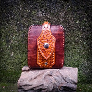 Cartera bifold de cuero, Cartera única de cuero, Cartera de cuero para hombre hecha a mano, Cartera vikinga, Cartera de motor, Cartera de motociclista, Cartera tallada, Regalos
