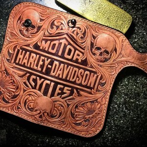 Cartera larga de moto hecha a mano, Cartera de motociclista, Cartera de cuero para hombre, Cartera de cuero con calavera tallada, Calavera india, Hombre rojo, Calavera de nativos americanos