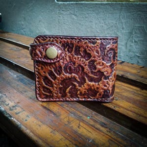 Cartera de cuero con diseño de monstruo espeluznante, billetera de cuero plegable con diseño de calavera tallada para motociclista, billetera hecha a mano con diseño de esqueleto y hueso, billetera pequeña para hombre, regalos