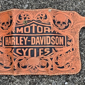 Cartera de cuero de tres pliegues con diseño de monstruo espeluznante Cartera de cuero de tres pliegues con diseño de calavera tallada para motociclista Cartera hecha a mano con diseño de esqueleto y hueso Regalo para hombres Padre