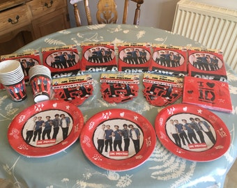 Lote de artículos de fiesta de One Direction. Licencia oficial del Reino Unido. Nuevo y sellado.