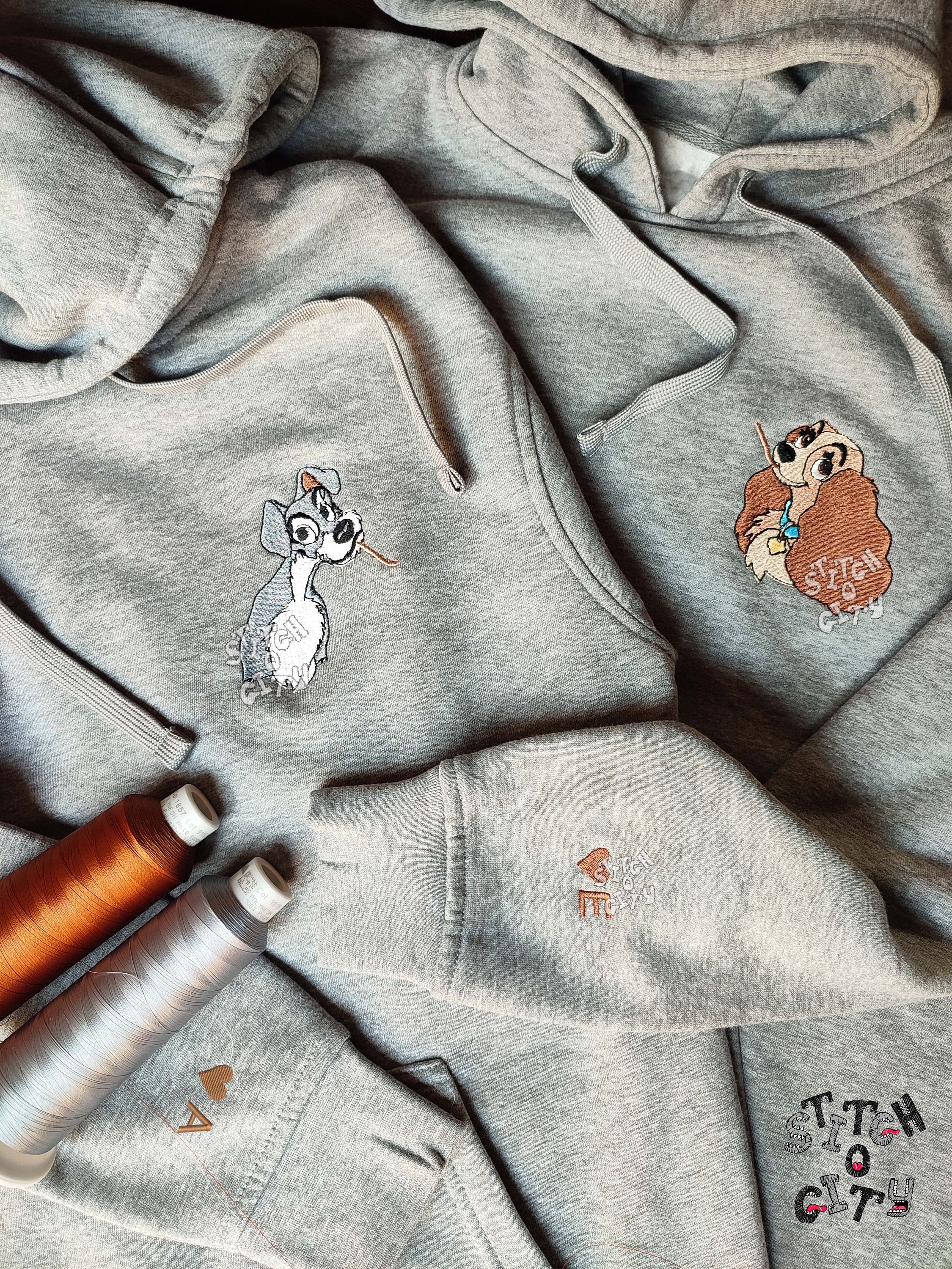 Discover Personnages De Chien Couple Saint-Valentin Sweat À Capuche Brodé