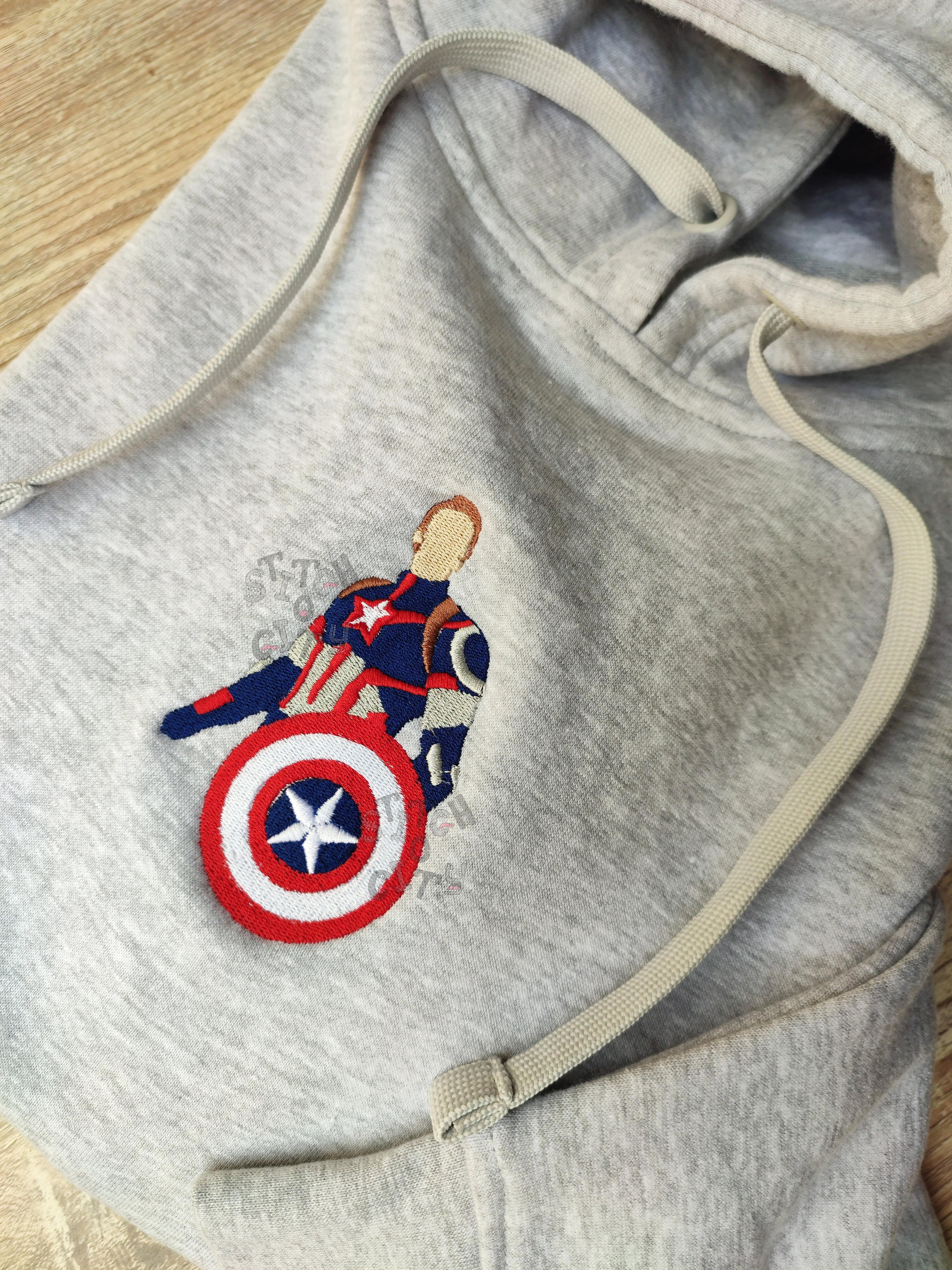 Ein Produkt, das bei jungen Leuten beliebt ist Avengers Sweatshirt Embroidered - Etsy