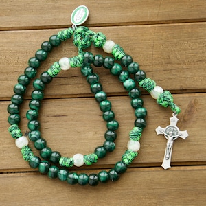 Unsere Dame von Guadalupe - Grüne Emaille Devotionalie Medaille - 5 Jahrzehnte Paracord Rosenkranz