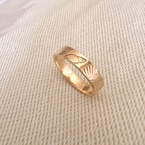 Sea Shell Minimalist Gold Band/Shell Band/Dainty Shell Band Ring/Gold Band of Stackable Shell/Cowrie Shell Rings/Gold Seashell Stacking Ring